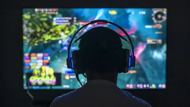 Survey: Young American Gamers Cut Back on Gaming Spending